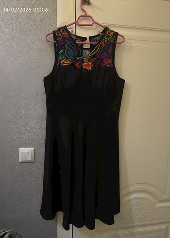 Siyah Yüksek Yaka Midi Elbise - Görsel 2