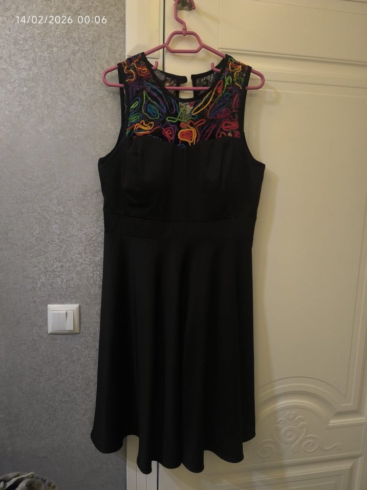 Siyah Yüksek Yaka Midi Elbise - Görsel 2