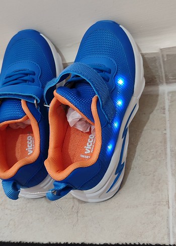 Mavi Işıklı Erkek Çocuk Spor Ayakkabı - Görsel 2
