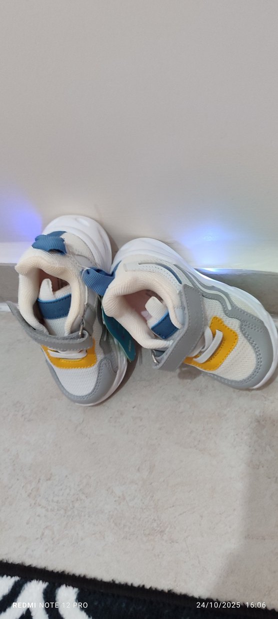 Erkek Çocuk Beyaz Gri Cırtcırtlı Spor Ayakkabı - Görsel 3