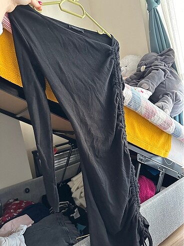 s Beden siyah Renk Tek omzu açık, büzgülü elbise
