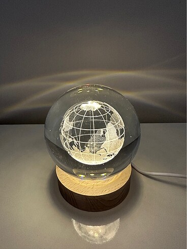 Kristal küre masa lambası