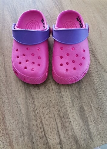 25 numara pembe crocs terlik