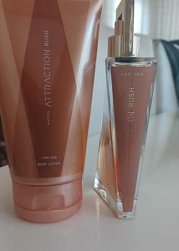 Avon Avon Attraction Rush Kadın Parfüm ve Vücut Losyonu