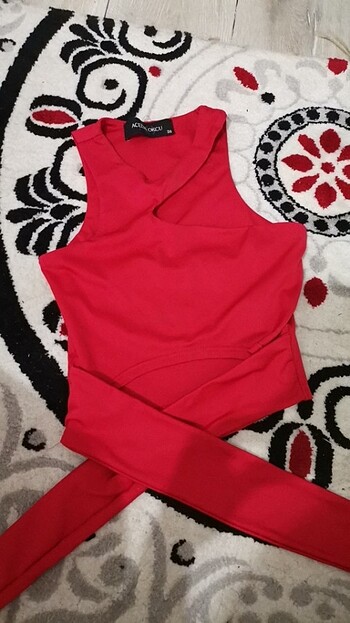 m Beden Açelya okçudan kırmızı crop bluz