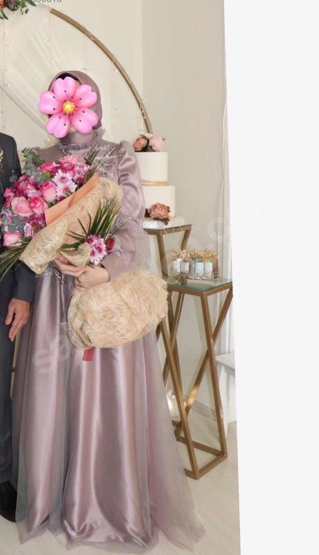 Uzun Kollu Yüksek Yakalı Mor İşlemeli Abiye - Görsel 4