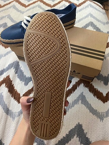 40 Beden Adidas bez ayakkabı