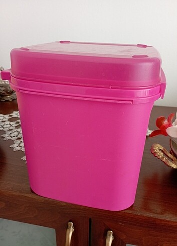 Tupperware 4 lt saklama kabı
