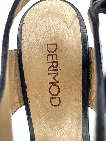 37 Beden siyah Renk Derimod Platform %70 İndirimli.
