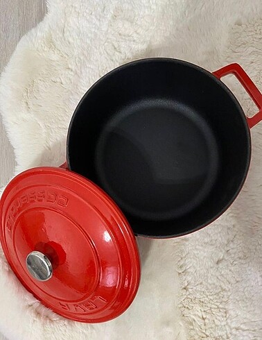  Beden kırmızı Renk Döküm tencere 22cm