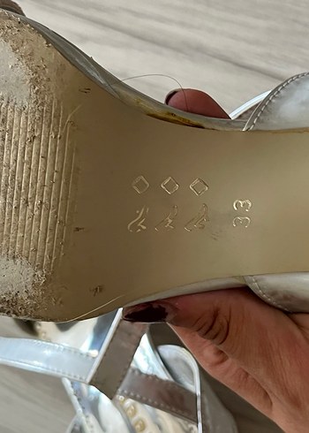 gümüş renkli önü açık taşlı kız cocuk topuklu ayakabı - Görsel 5