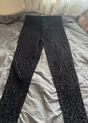 Düğmeli siyah kadife leopar desenli Kadın Pantolon - Görsel 2