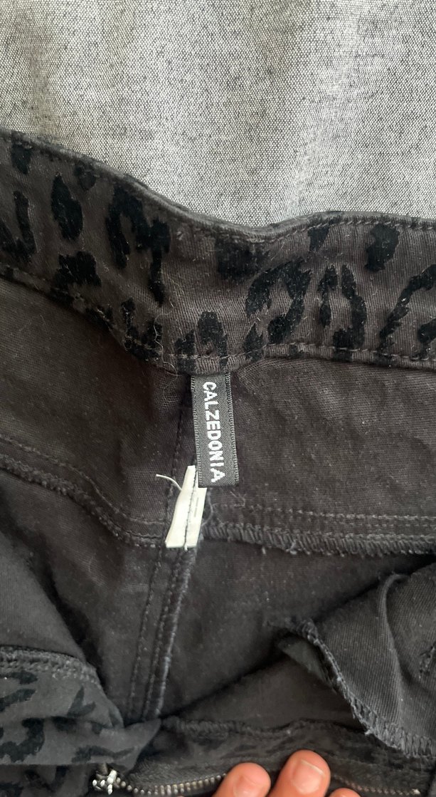 Düğmeli siyah kadife leopar desenli Kadın Pantolon - Görsel 3