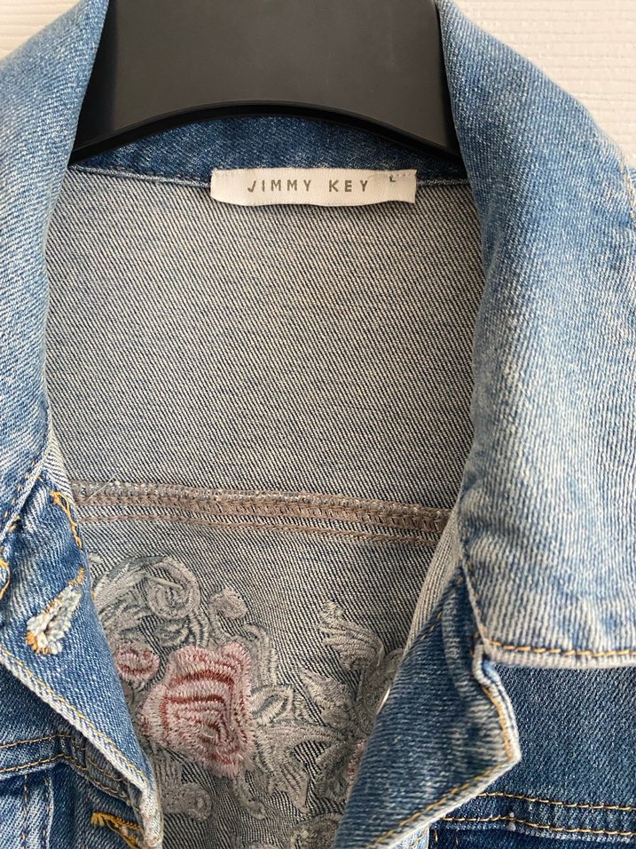 Nakışlı Düğmeli Mavi Kadın Denim Ceket - Görsel 3