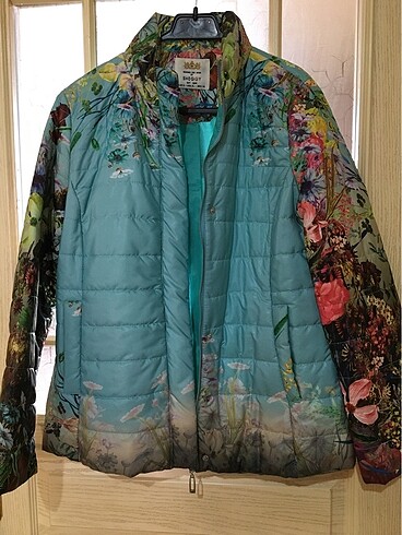 Çiçek desenli turkuaz renkli mont - Görsel 2
