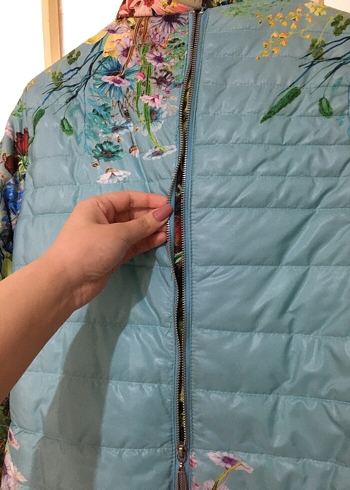 Çiçek desenli turkuaz renkli mont - Görsel 5
