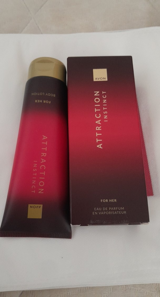 Avon Attraction Instinct Kadın Vücut Losyonu - Görsel 2