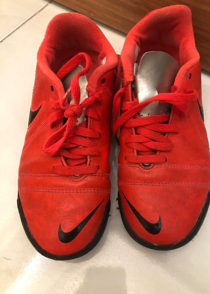 Nike futbol ayakkabısı - Görsel 2