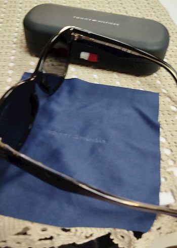 Beden siyah Renk Tommy Hilfiger Siyah Parlak Kadın Güneş Gözlüğü