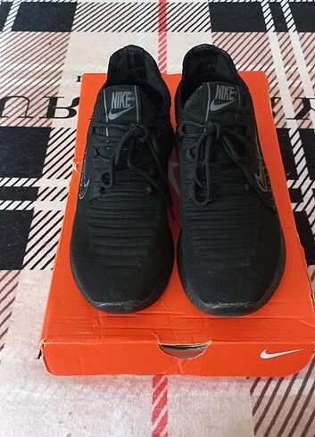 37 Beden siyah Renk Nike spor ayakkabı 