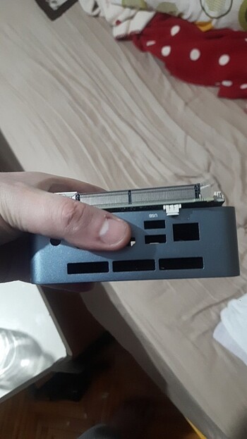 Cat mini bilgisayar sivi temasi var