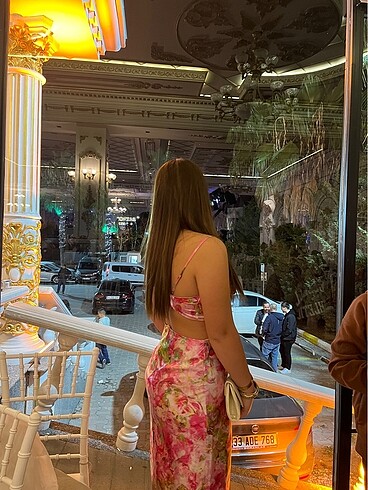 Çiçekli elbise