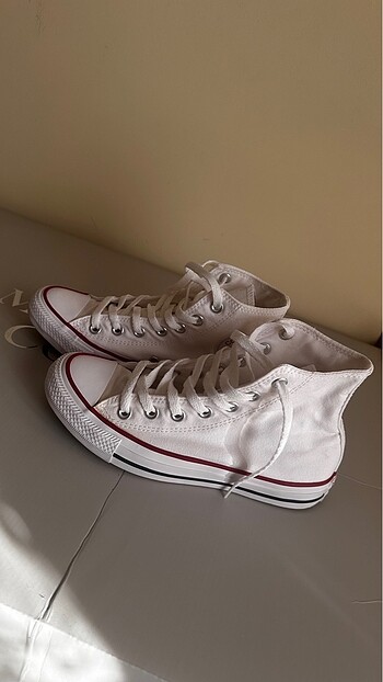 37 Beden beyaz Renk Orijinal Converse