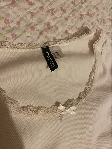 H&M dantelli kurdeleli crop
