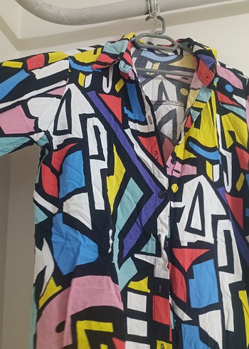 Renkli Geometrik Desenli V Yaka Kadın Gömlek - Görsel 3