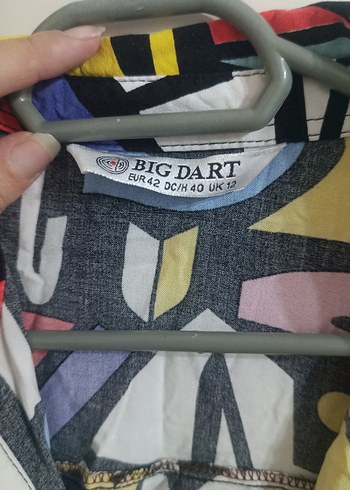 Renkli Geometrik Desenli V Yaka Kadın Gömlek - Görsel 4