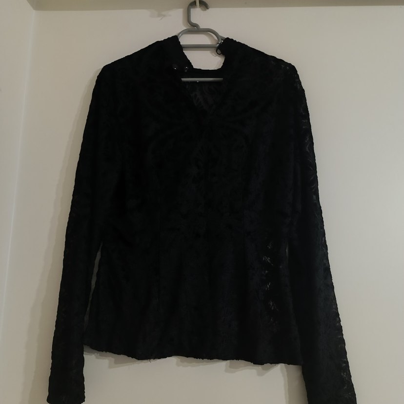 V Yaka Düğmeli Siyah Gotik Kadın Bluz - Görsel 2