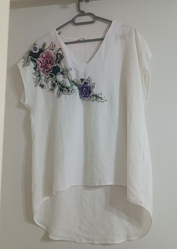 Nakışlı V Yaka Kadın Bluz - Görsel 2