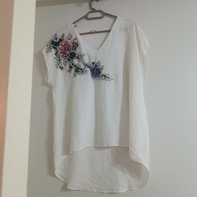 Nakışlı V Yaka Kadın Bluz - Görsel 2