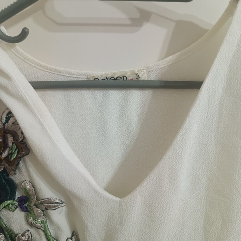 Nakışlı V Yaka Kadın Bluz - Görsel 3