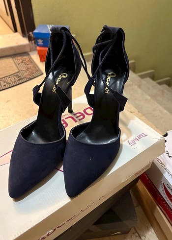 Koyu Mavi Tokalı Stiletto Kadın Ayakkabı