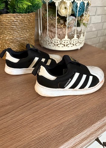 25 Beden Erkek Çocuk Siyah Beyaz Adidas Spor Ayakkabı