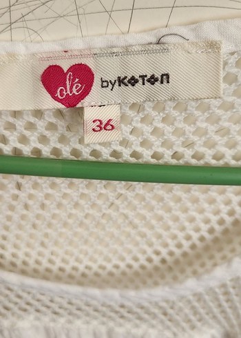 Dantel Detaylı Beyaz Kolsuz Bohem Bluz - Görsel 2