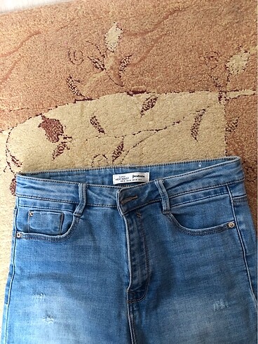 38 Beden Stradivarius yırtık jean