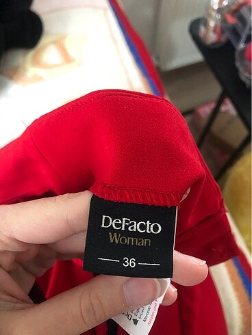 36 Beden kırmızı Renk Defacto kırmızı pantolon