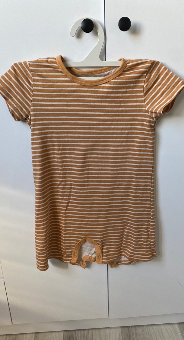 Kısa Kollu Kahverengi Bebek Tulum - Görsel 2