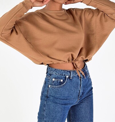 Altı büzgülü crop sweat