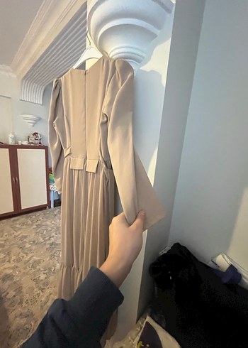 Bej Pileli Uzun Kadın Elbise - Görsel 3