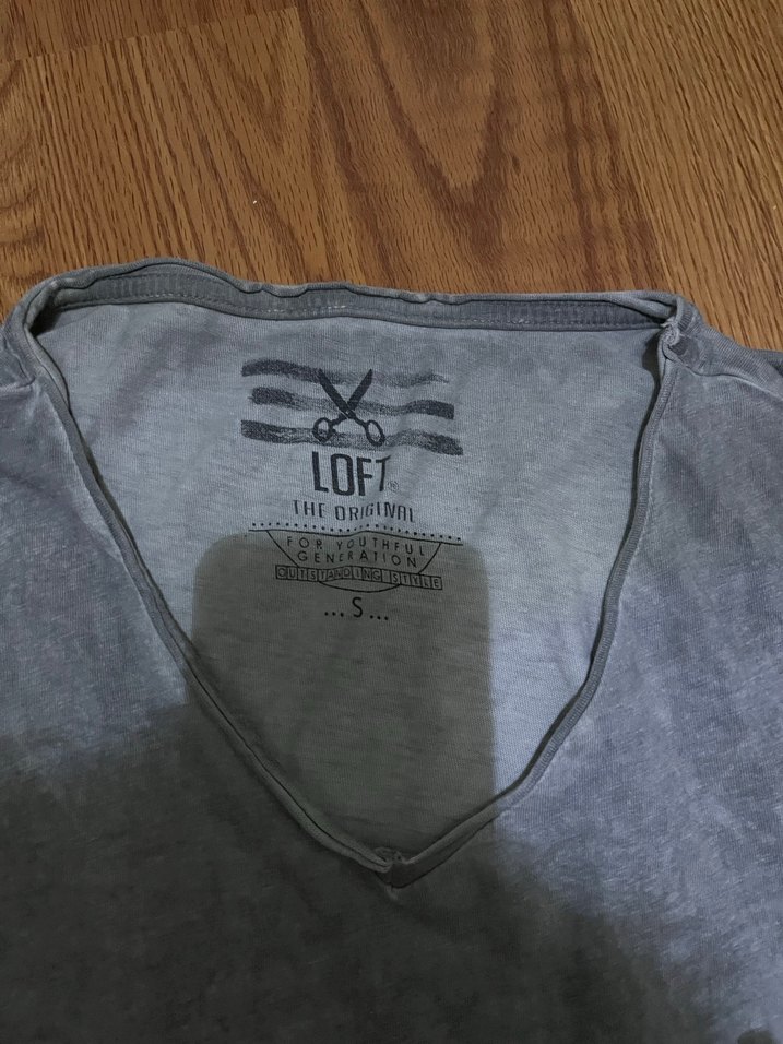 Gri V Yaka Erkek Tişört - Görsel 2