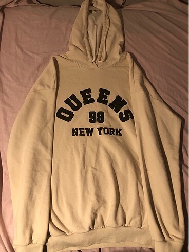 bej sweatshirt 