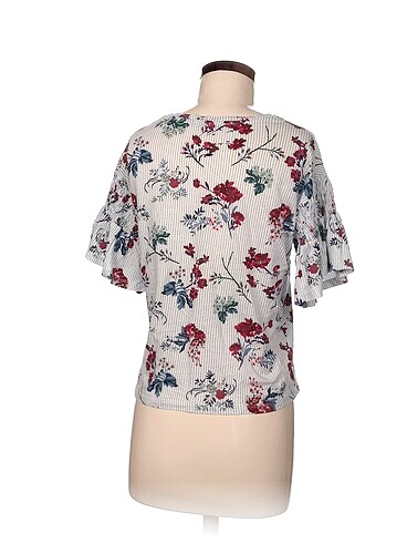 26 Beden Pull and Bear T-shirt %70 İndirimli.