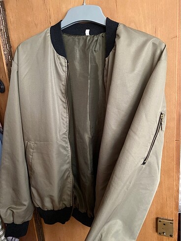 Haki yeşili bomber çeker