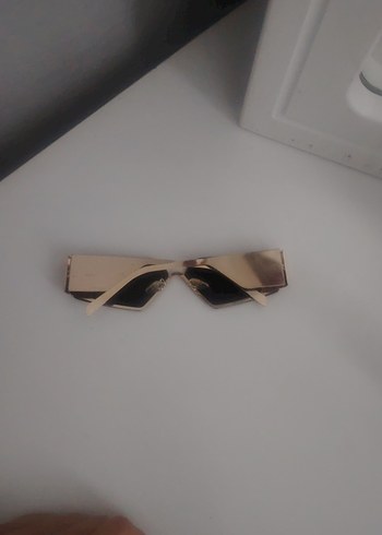 Bej Çerçeveli Minimalist Kadın Güneş Gözlüğü - Görsel 3