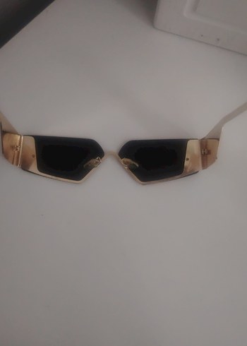 Bej Çerçeveli Minimalist Kadın Güneş Gözlüğü - Görsel 2