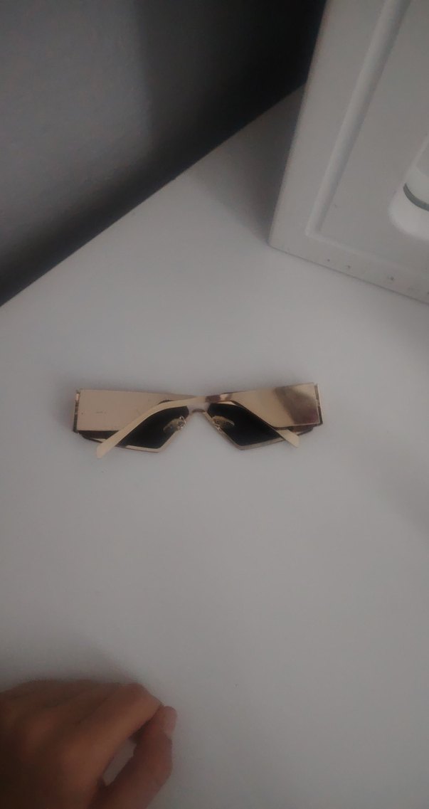 Bej Çerçeveli Minimalist Kadın Güneş Gözlüğü - Görsel 3