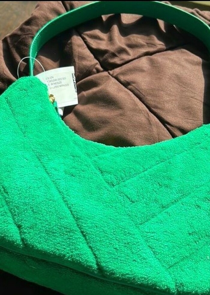 h&m yeşil tüylü kol çantası  - Görsel 2